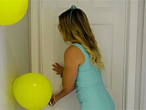 Las madrastras MILF tetonas Cory Chase y Nadia White sorprenden a su