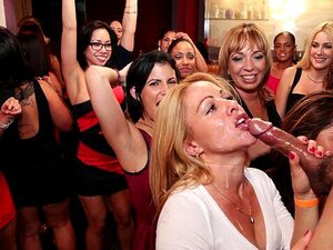 Tiana Fine, Kimmy Lee, Tori Haze y más disfrutando de grandes pollas