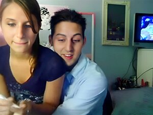 Chica de 18 años acepta atreverse a follarse a su novio en vivo