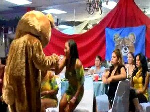 04 Zorras infieles hambrientas de polla se tragan una carga 262