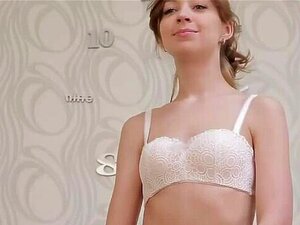 Increíble ninfómana folla con su dedo una raja suave hasta correrse