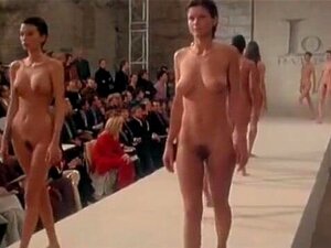 Renombrado desfile de moda Runway Striped Fashion Show