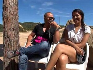 Chica latina caliente, follada afuera,