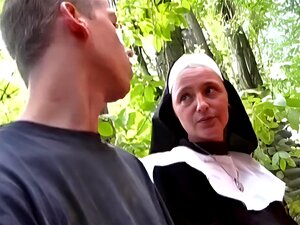 Una monja alemana traviesa ama la polla