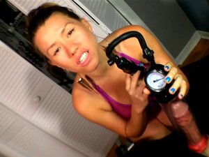 Control de polla Femdom: Provocación con bomba de pene