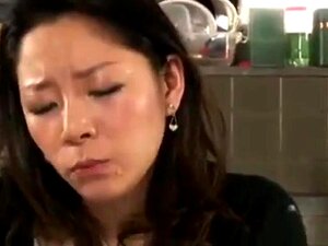 ¡Mira a mamá follar con su hijo y su viejo ahora! - Madre E Hijo,